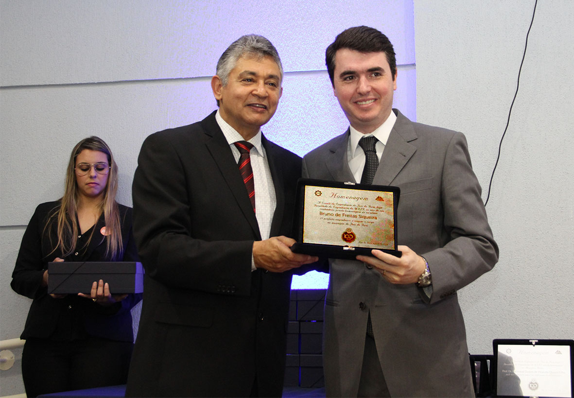 Portal de Notcias PJF | Prefeito Bruno Siqueira  homenageado na Faculdade de Engenharia  | PREFEITO - 22/8/2014